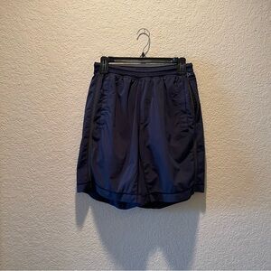 Lululemon men blue and black lined ventilated pull on active shorts,